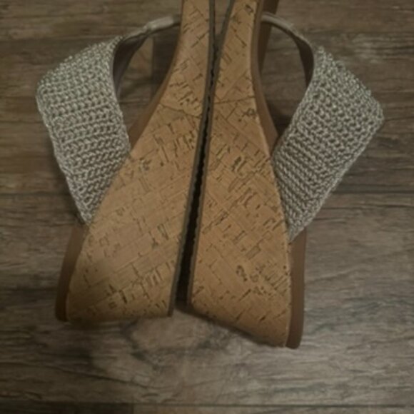Skechers Beverlee Fancy Work Natural Crochet Beige Thong Sandals - Picture 7 of 13